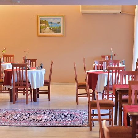 Oscar Hotel Amfilohía Kültér fotó