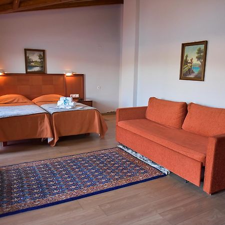 Oscar Hotel Amfilohía Kültér fotó