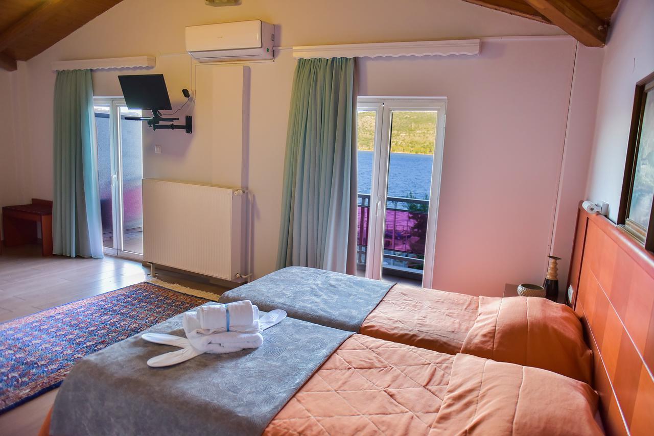 Oscar Hotel Amfilohía Kültér fotó