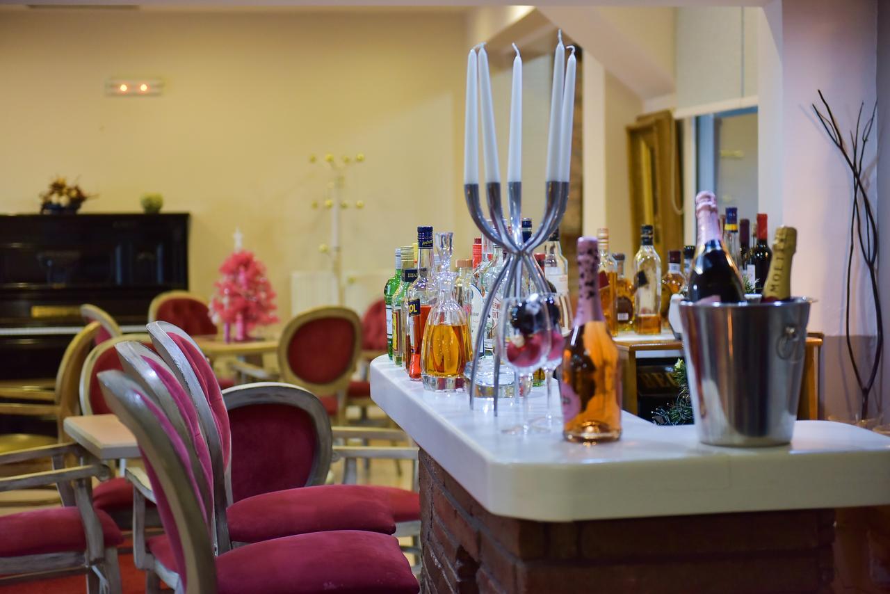 Oscar Hotel Amfilohía Kültér fotó